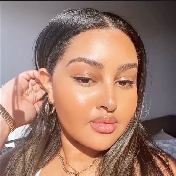 Meet your Posher, Hiyab - Picture 1 of 1